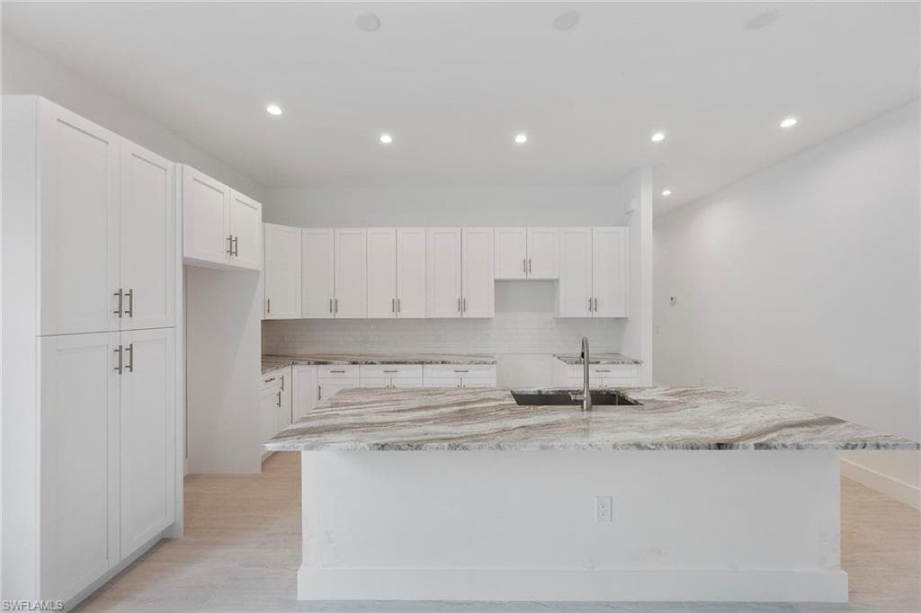 2532 Linda DR, NAPLES FL 34112-5