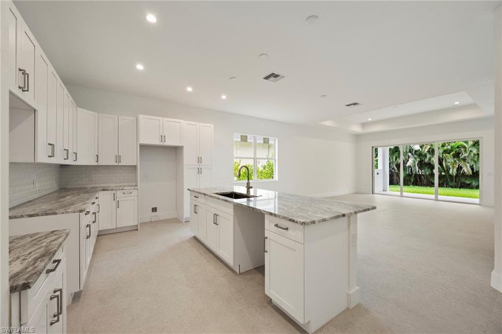 2548 Linda DR, NAPLES FL 34112-2