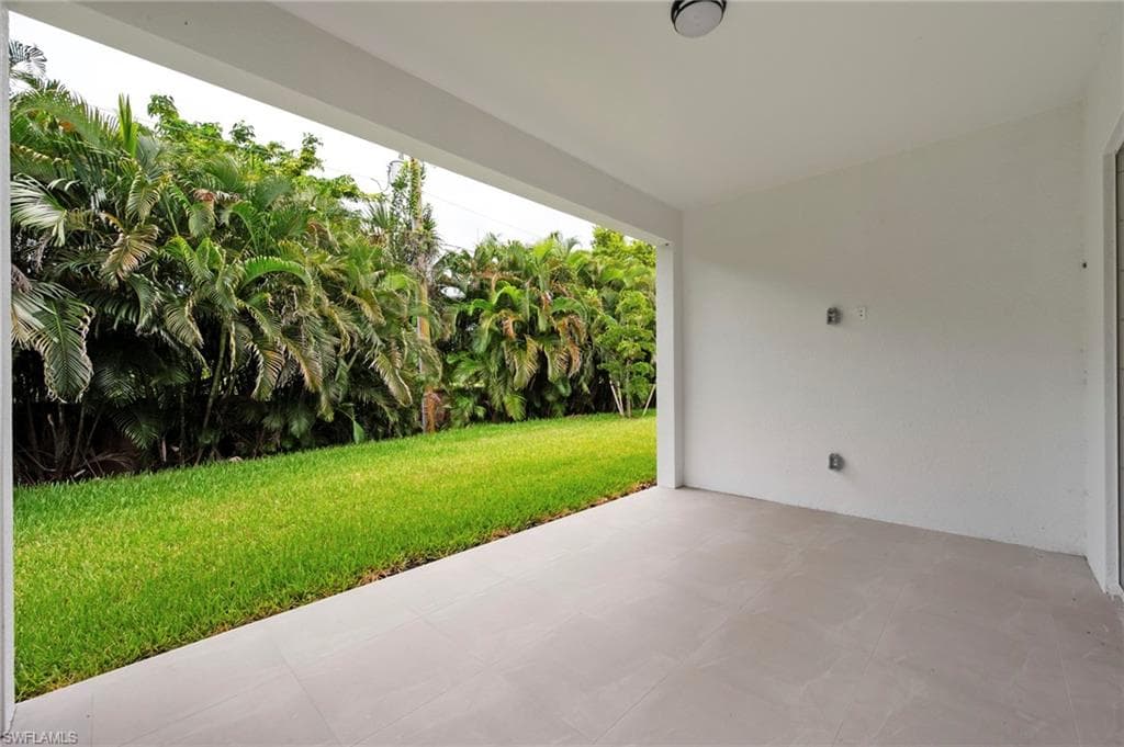 2548 Linda DR, NAPLES FL 34112-8