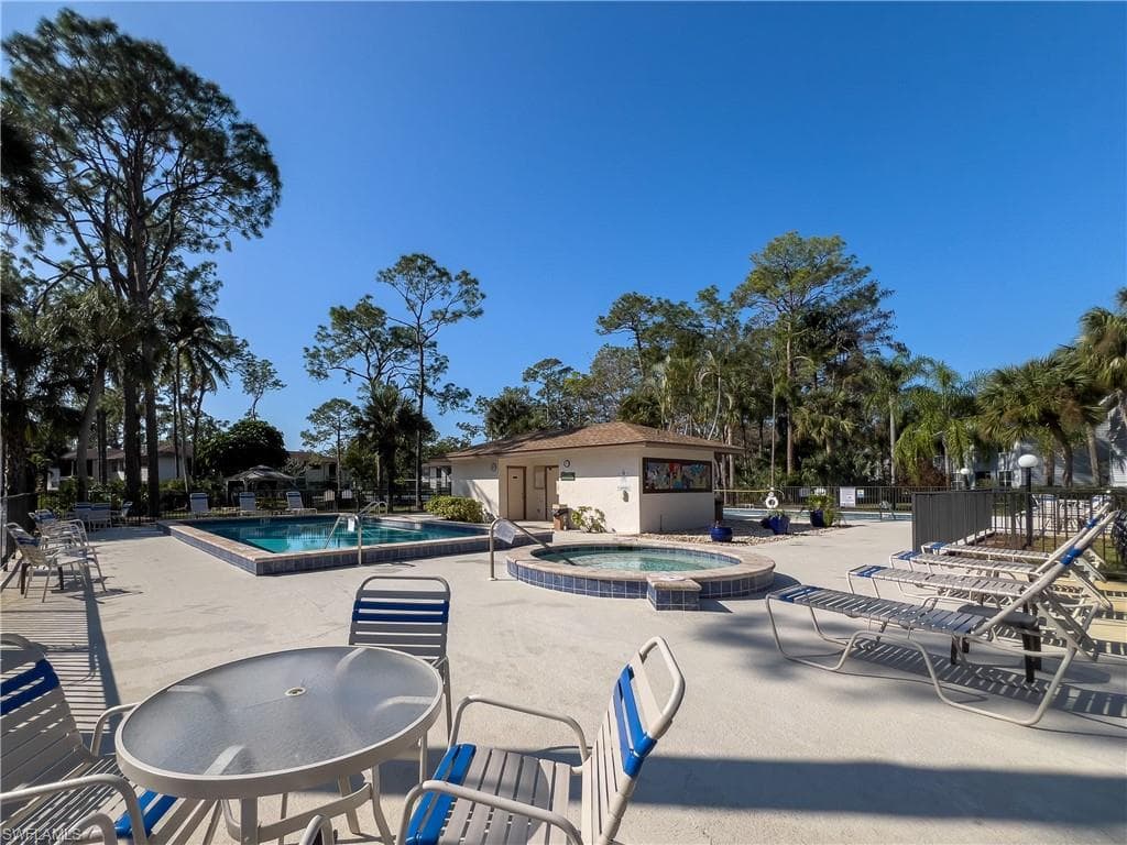 1833 Courtyard WAY # E204, NAPLES FL 34112-15