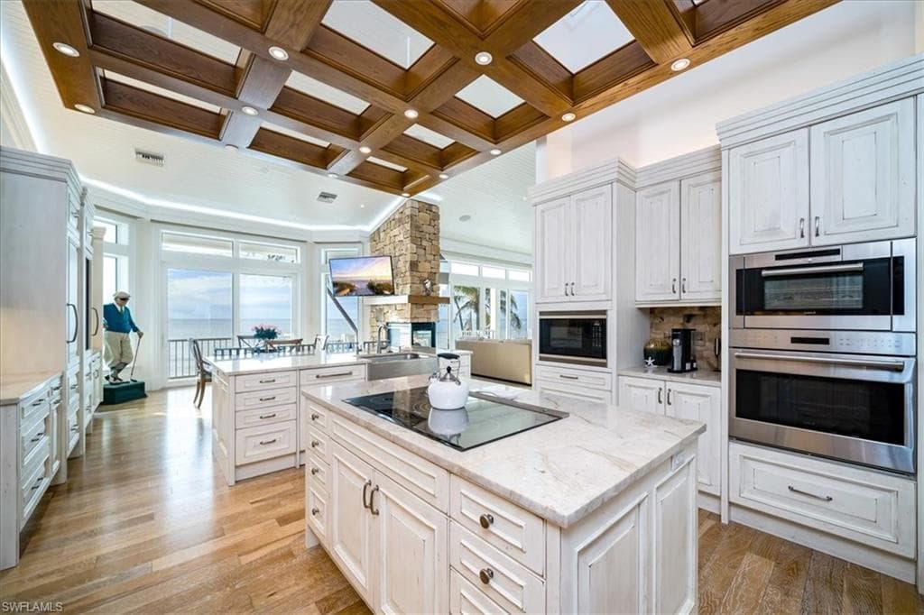 40 32nd AVE S-9