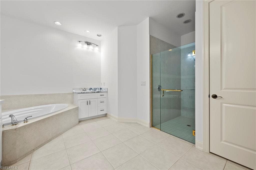 18530 Sandalwood Pointe # 101, FORT MYERS FL 33908-26
