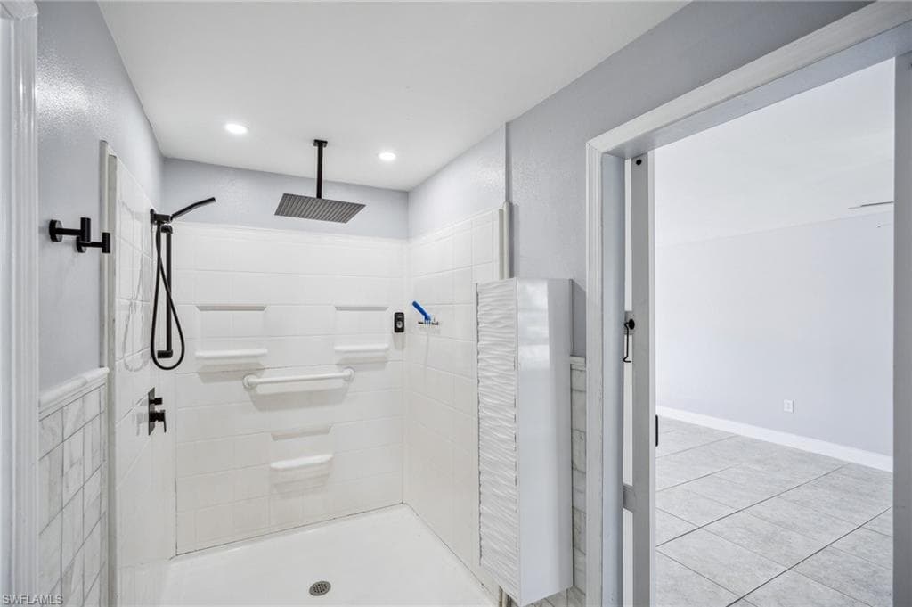 1832 Flamingo DR, NORTH FORT MYERS FL 33917-10