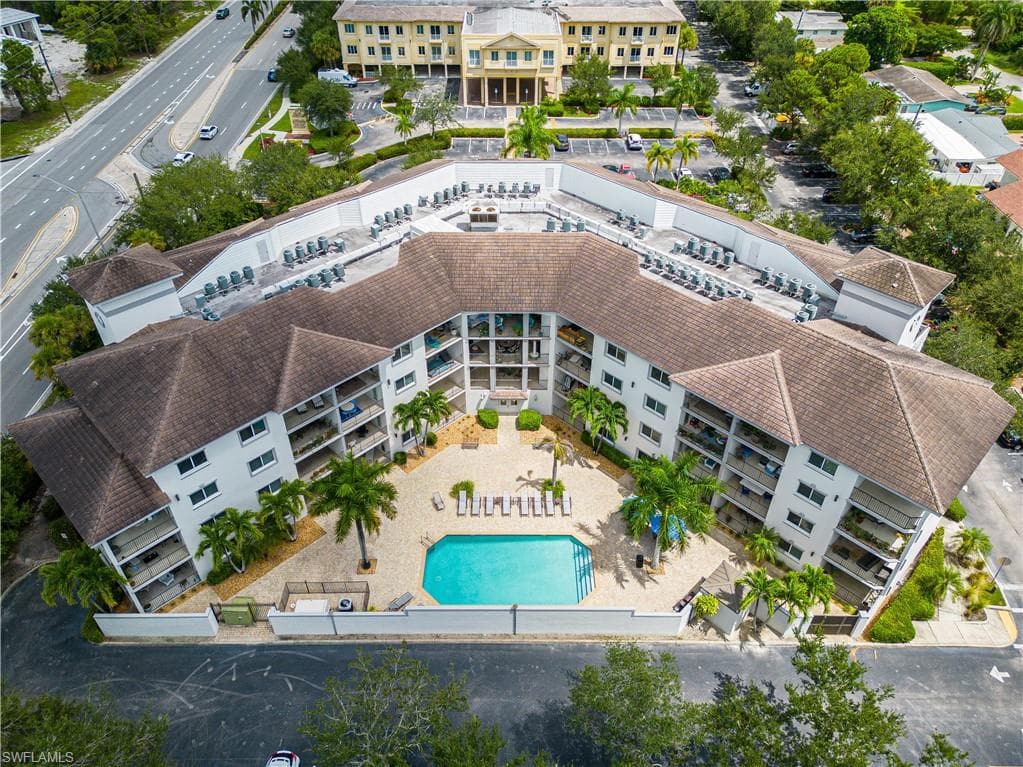 1100 Pine Ridge RD # 400, NAPLES FL 34108-5