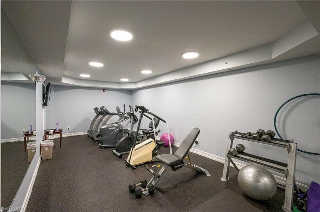 1100 Pine Ridge RD # 400, NAPLES FL 34108-6