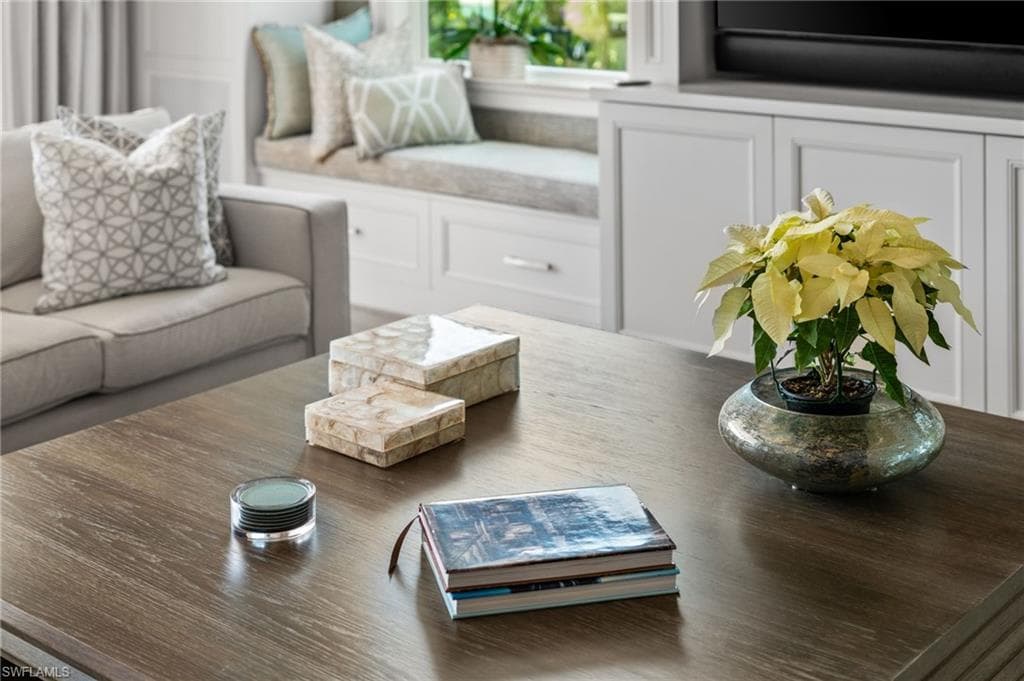 6892 Leeward WAY, NAPLES FL 34109-23