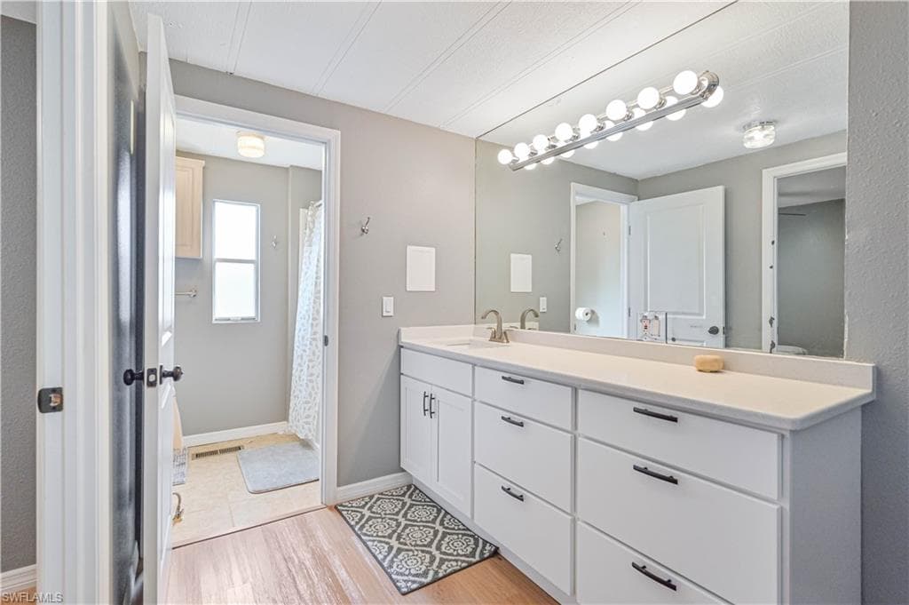 138 Lexington AVE, FORT MYERS FL 33908-18