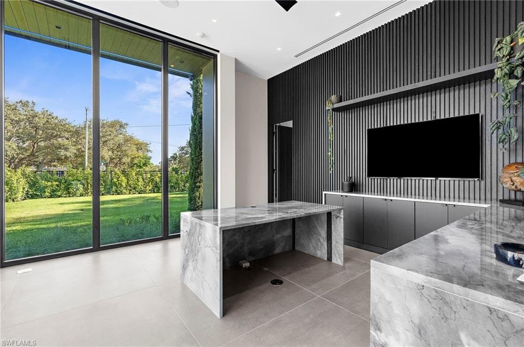 107 Myrtle RD, NAPLES FL 34108-37