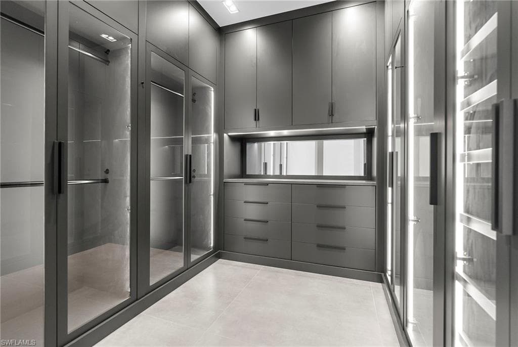 107 Myrtle RD, NAPLES FL 34108-48