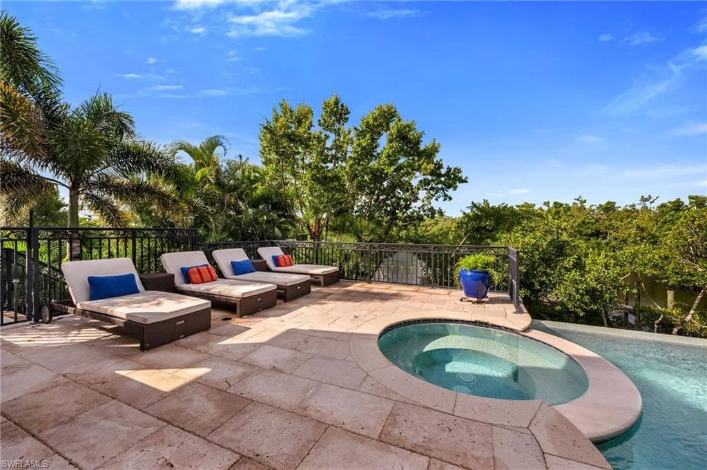 47 Southport CV, BONITA SPRINGS FL 34134-18