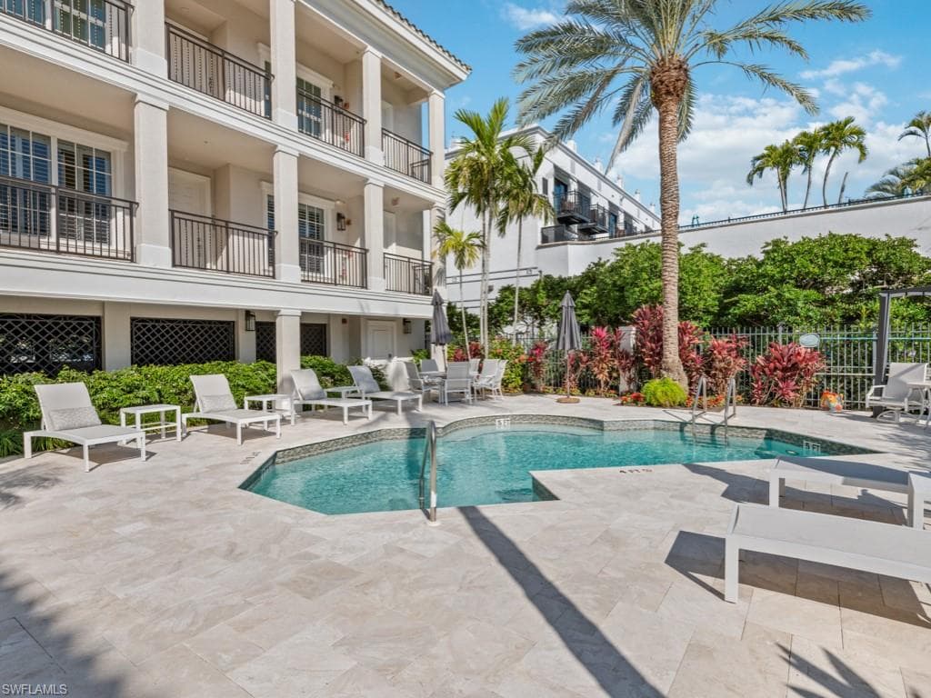 625 5th AVE S # 302, NAPLES FL 34102-24