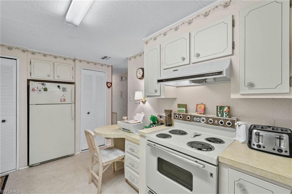 9004 Arbor DR, NORTH FORT MYERS FL 33903-10