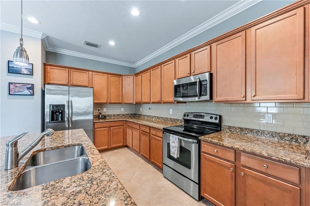 14641 Fern Lake CT, NAPLES FL 34114-14