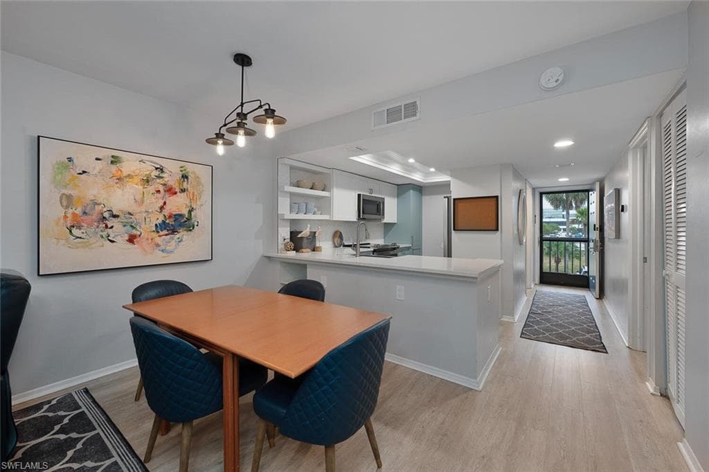 600 Neapolitan WAY # 248, NAPLES FL 34103-1