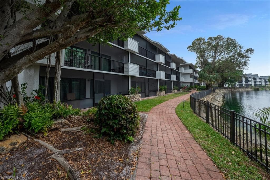 600 Neapolitan WAY # 248, NAPLES FL 34103-13