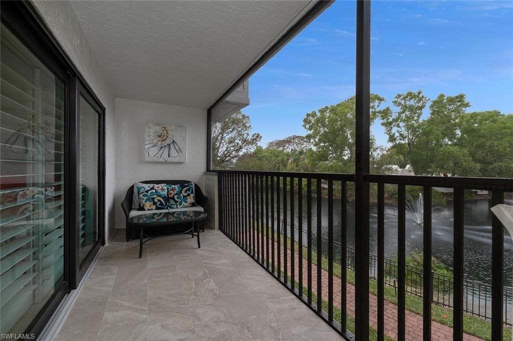600 Neapolitan WAY # 248, NAPLES FL 34103-10