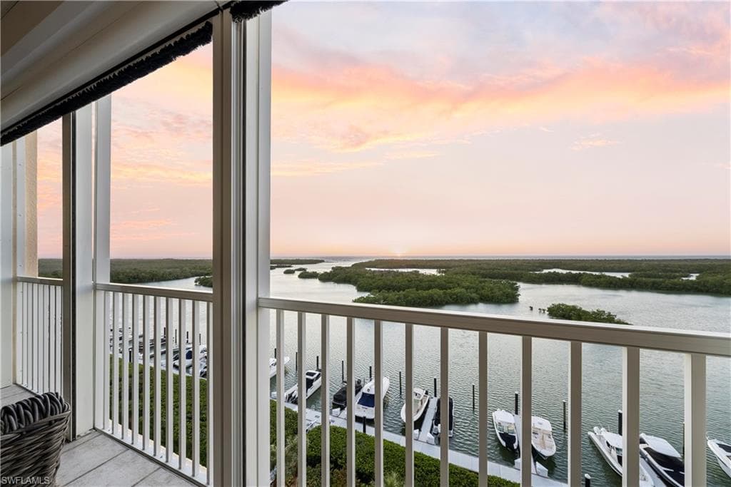 445 Dockside DR # B903, NAPLES FL 34110-1