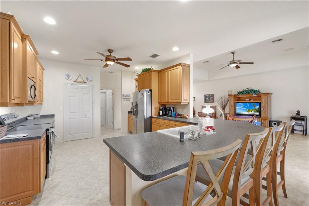 11486 Royal Tee CIR, CAPE CORAL FL 33991-11