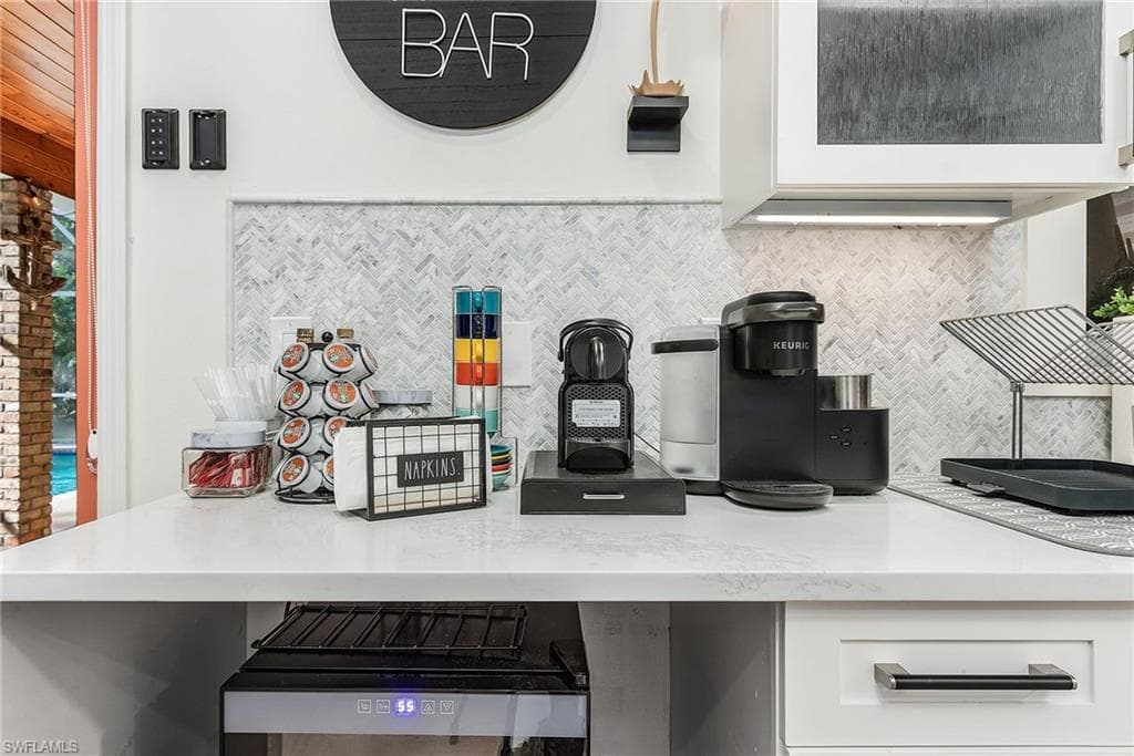 2950 Coach House LN, NAPLES FL 34105-25