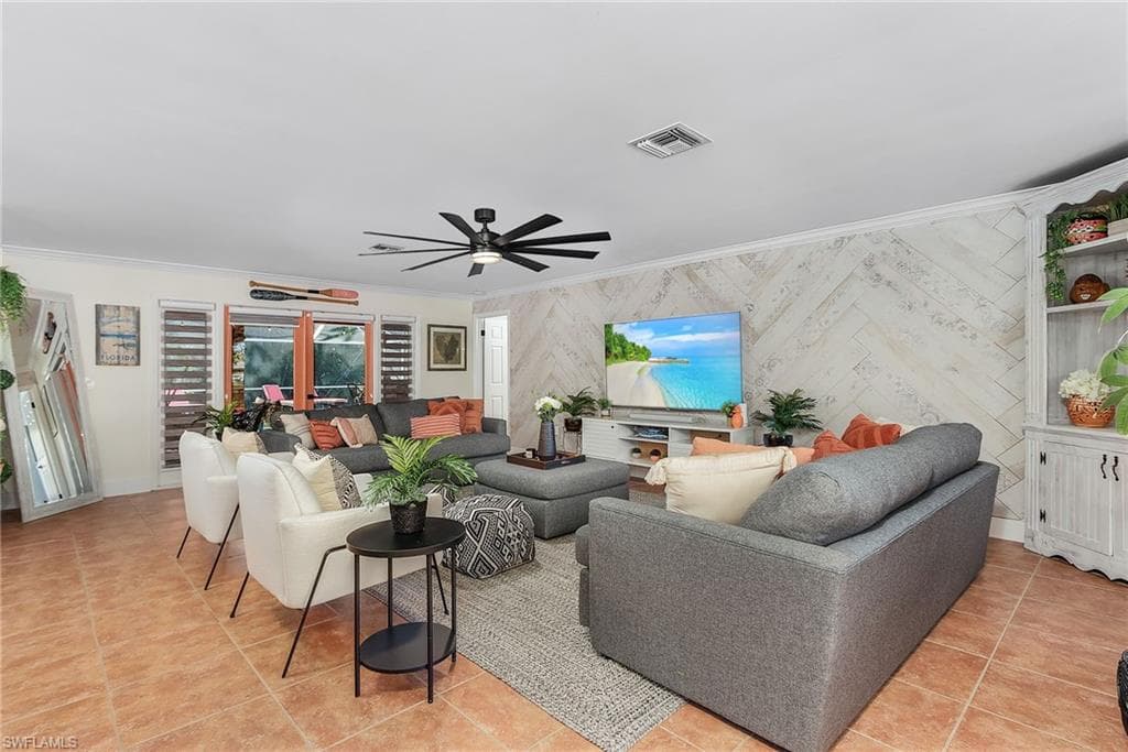 2950 Coach House LN, NAPLES FL 34105-8