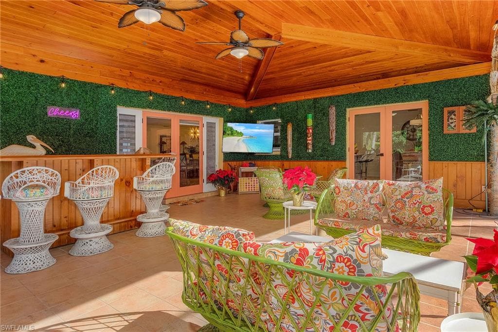 2950 Coach House LN, NAPLES FL 34105-29