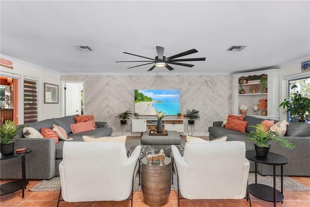 2950 Coach House LN, NAPLES FL 34105-9