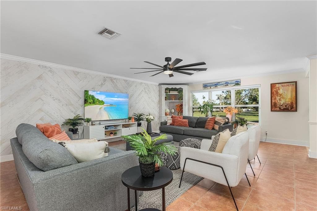 2950 Coach House LN, NAPLES FL 34105-10