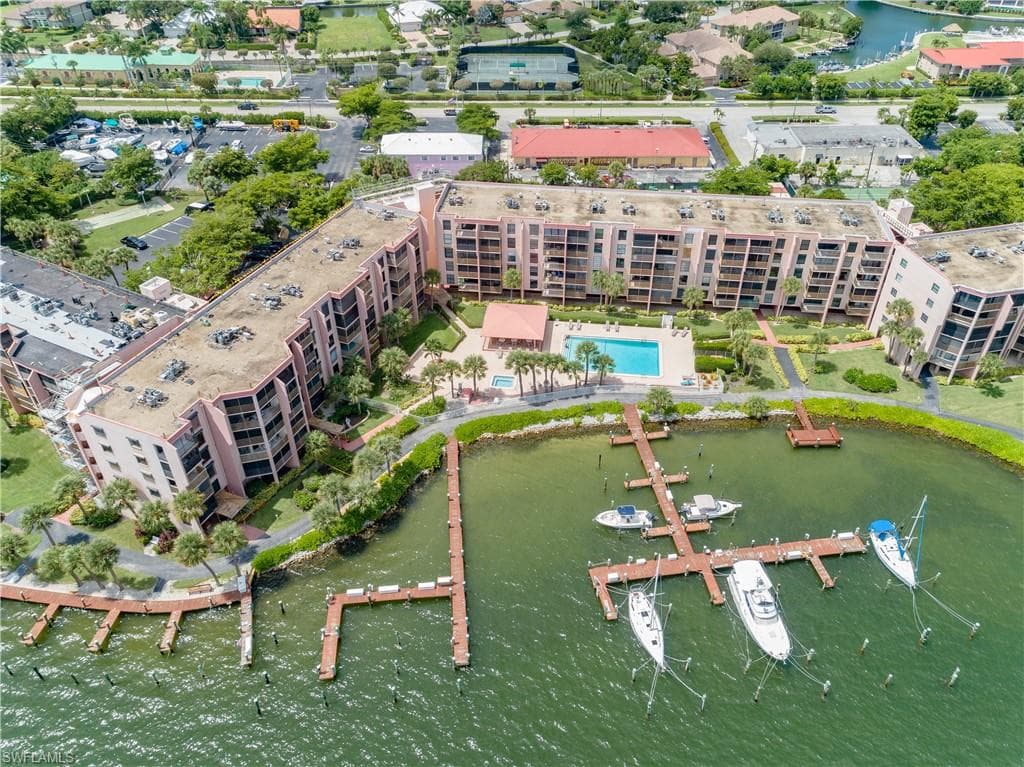 1085 Bald Eagle DR # B305, MARCO ISLAND FL 34145-25
