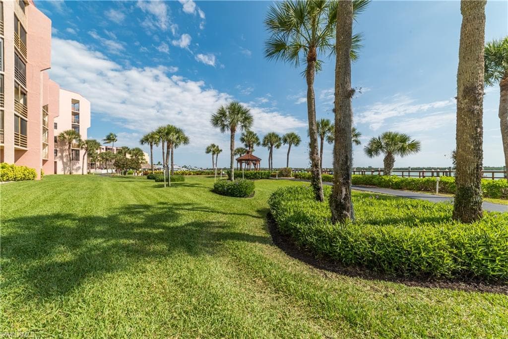 1085 Bald Eagle DR # B305, MARCO ISLAND FL 34145-21