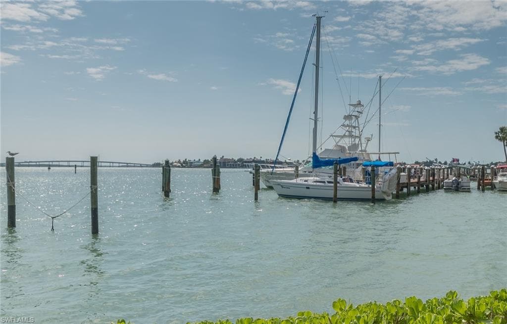 1085 Bald Eagle DR # B305, MARCO ISLAND FL 34145-23