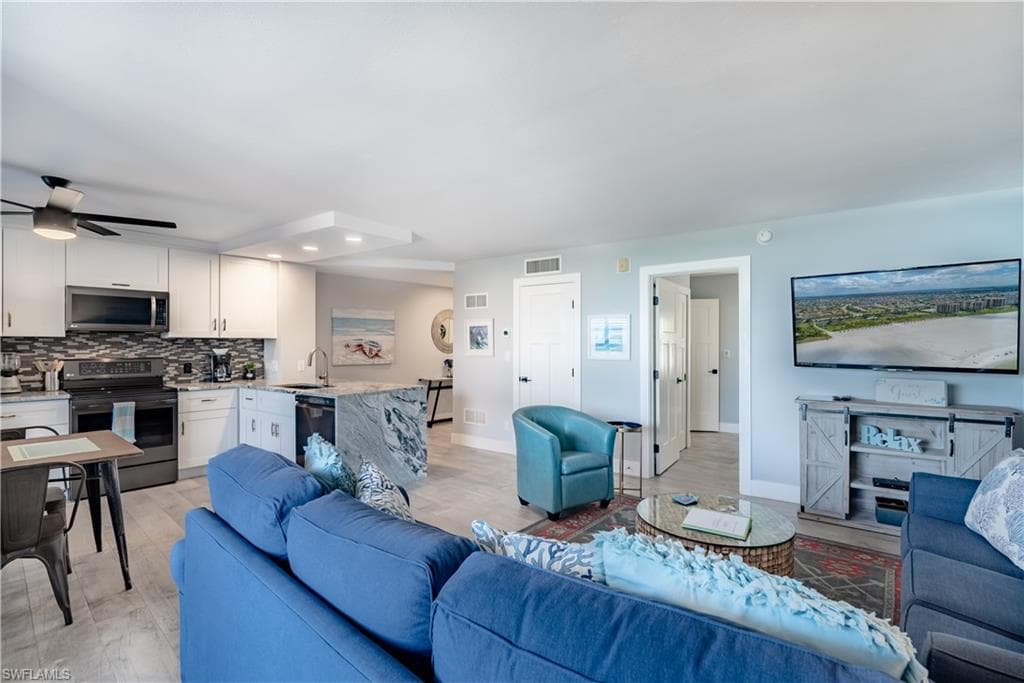1085 Bald Eagle DR # B305, MARCO ISLAND FL 34145-14