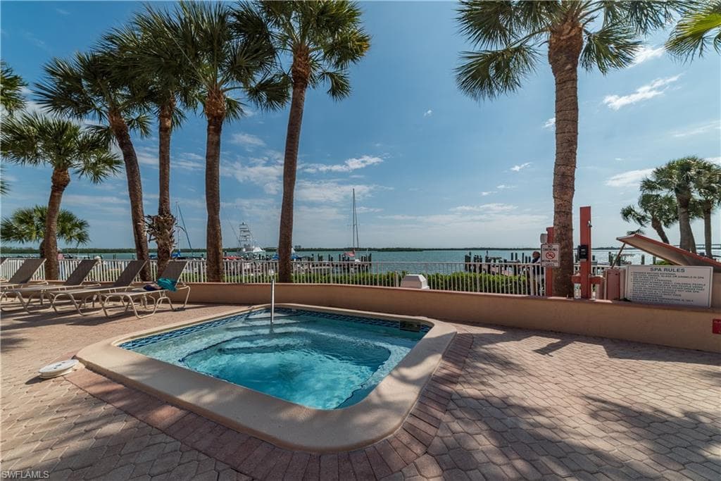1085 Bald Eagle DR # B305, MARCO ISLAND FL 34145-18