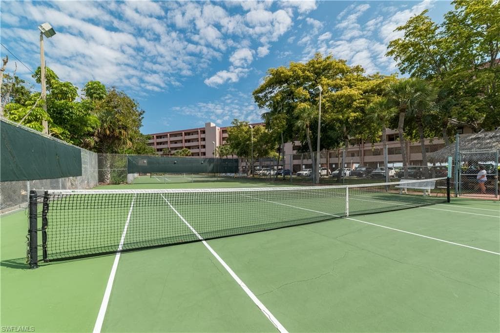 1085 Bald Eagle DR # B305, MARCO ISLAND FL 34145-24