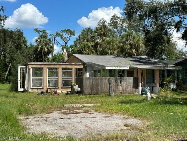 23024 Central AVE, PORT CHARLOTTE FL 33980-1