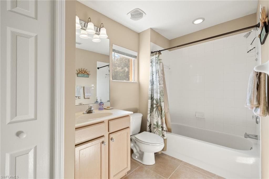 3300 Coconut Island DR # 201, ESTERO FL 33928-26