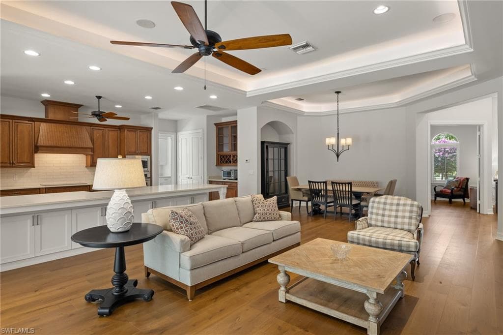 372 Cypress WAY W, NAPLES FL 34110-5