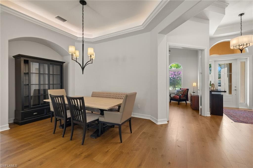 372 Cypress WAY W, NAPLES FL 34110-6