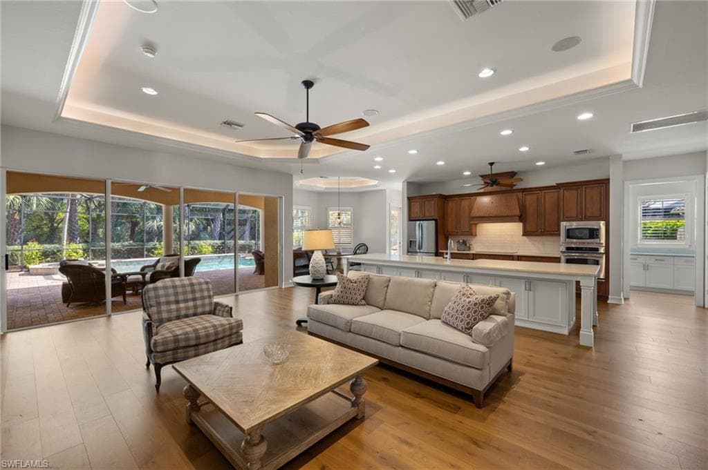 372 Cypress WAY W, NAPLES FL 34110-2