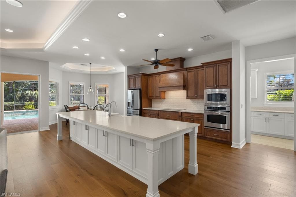 372 Cypress WAY W, NAPLES FL 34110-8