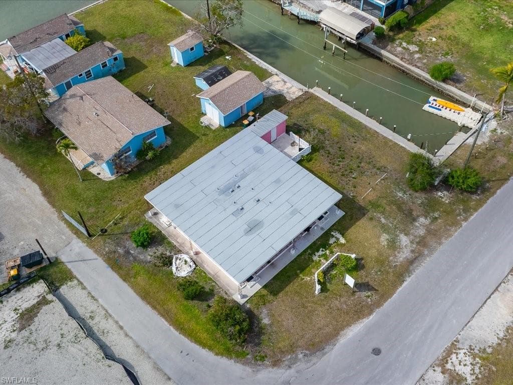 107 East AVE, GOODLAND FL 34140-6