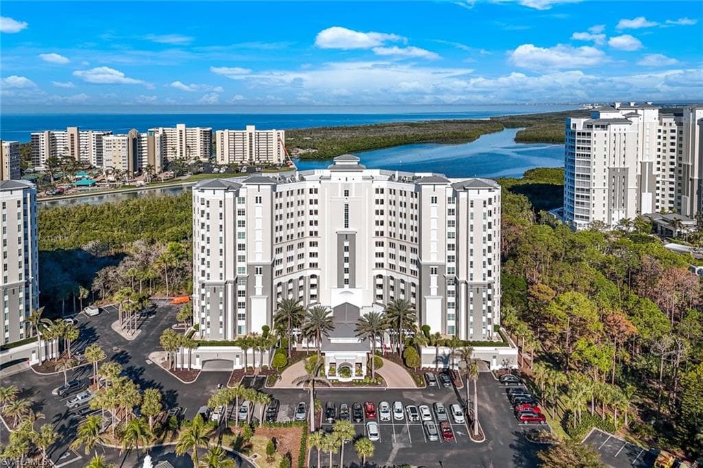 325 Dunes BLVD # 605, NAPLES FL 34110-1