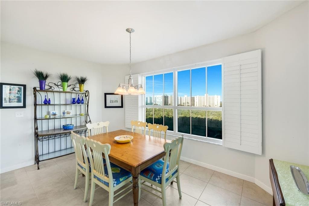 325 Dunes BLVD # 605, NAPLES FL 34110-2