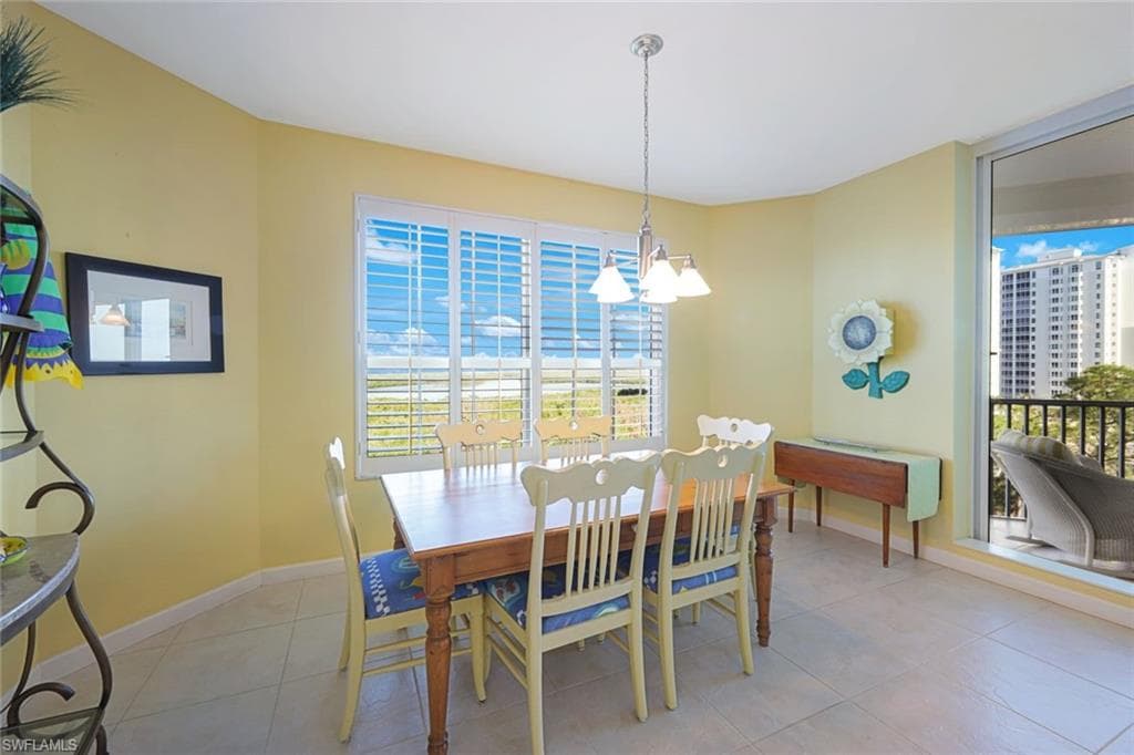 325 Dunes BLVD # 605, NAPLES FL 34110-2