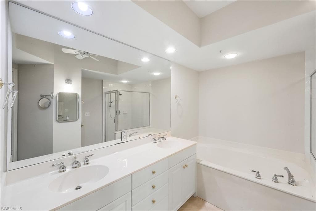 325 Dunes BLVD # 605, NAPLES FL 34110-17