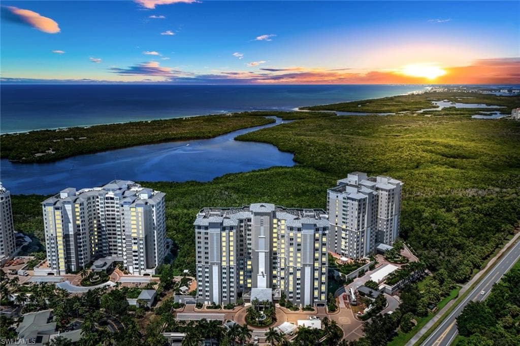 325 Dunes BLVD # 605, NAPLES FL 34110-39