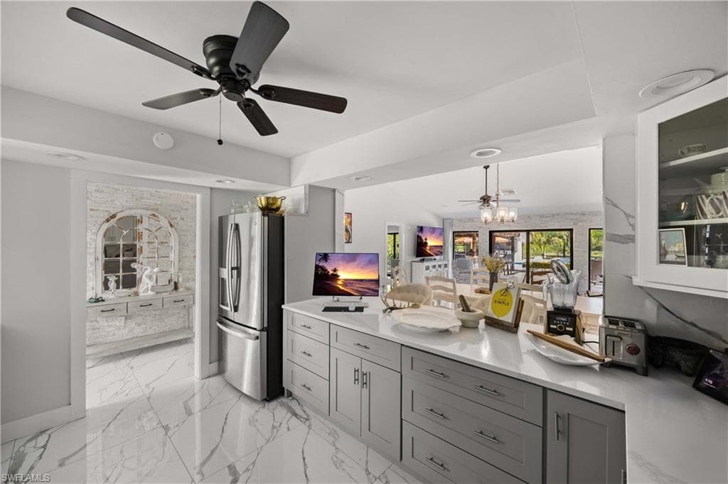 1890c Oakes BLVD, NAPLES FL 34119-5