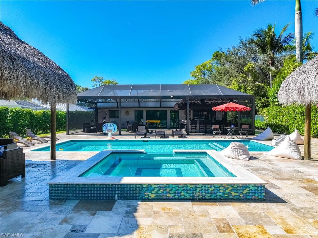 1890c Oakes BLVD, NAPLES FL 34119-25
