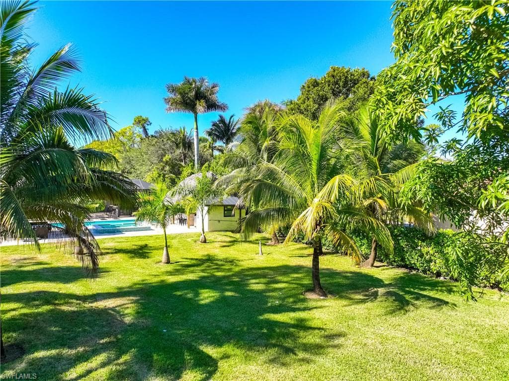 1890c Oakes BLVD, NAPLES FL 34119-35