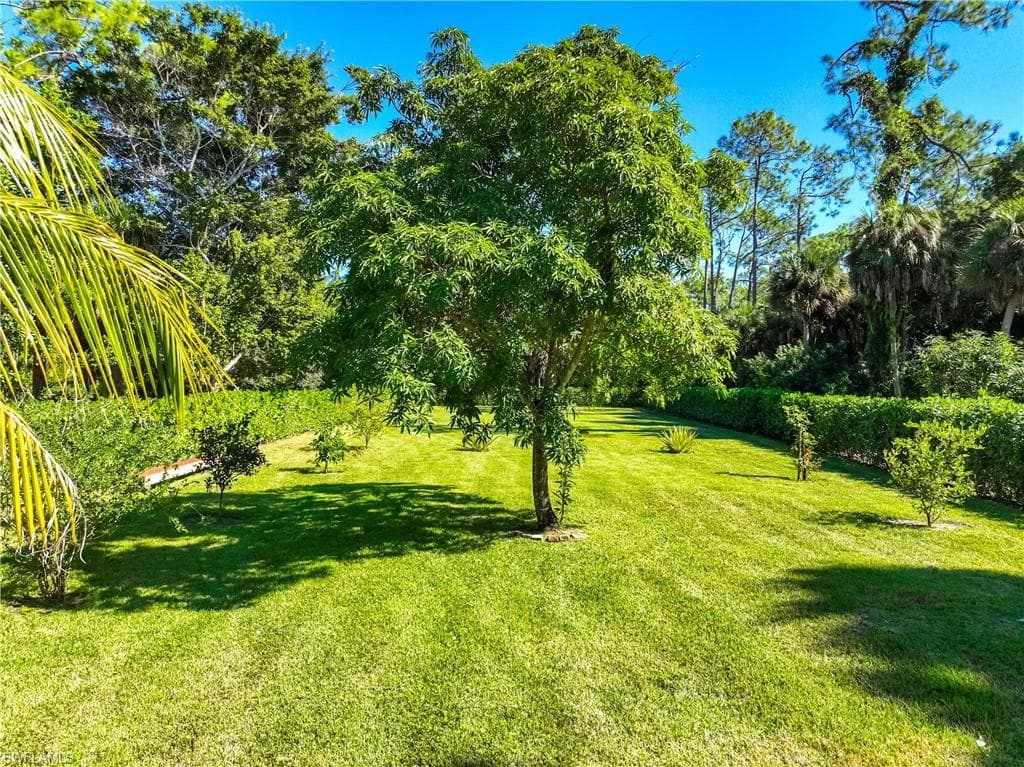 1890c Oakes BLVD, NAPLES FL 34119-31