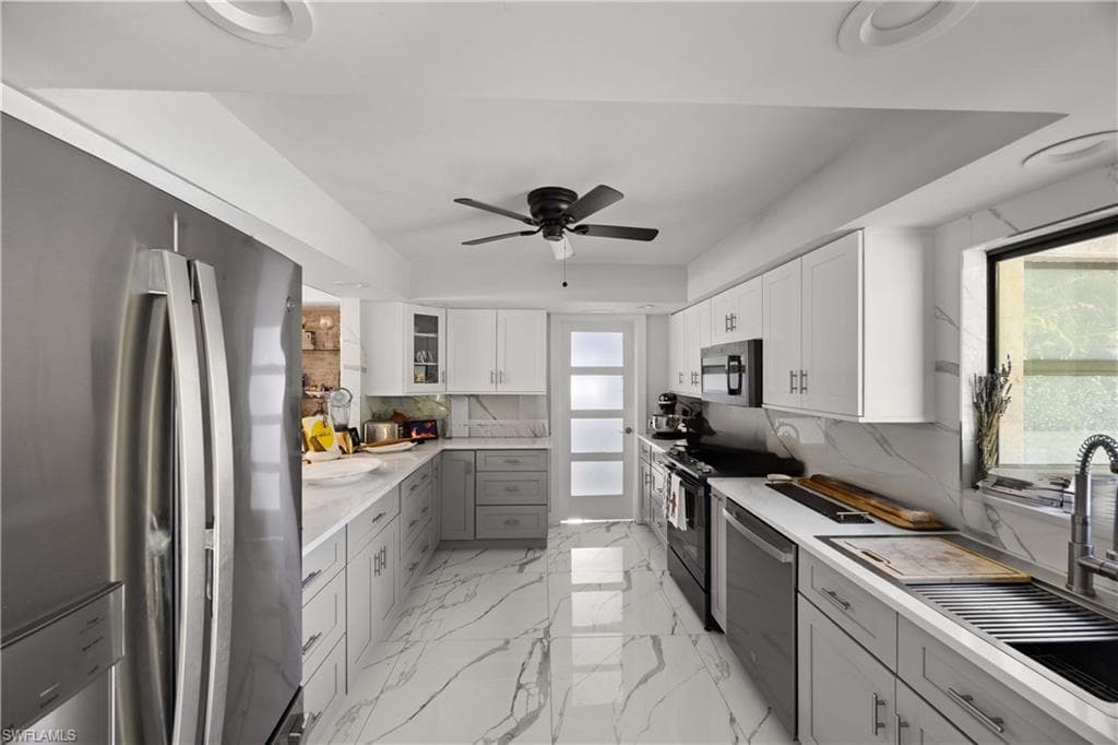 1890c Oakes BLVD, NAPLES FL 34119-4
